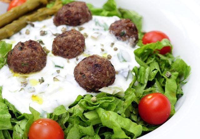 Köfteli Sebzeli Salata